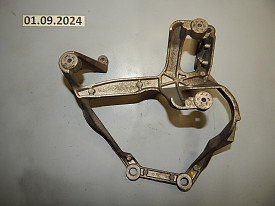 КРЕПЛЕНИЕ КОМПРЕССОРА ПНЕВМОПОДВЕСКИ (4E0616869C) AUDI A8 D3 2002-2009