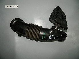 ГОФРА ВОЗДУШНОГО ФИЛЬТРА С НАКОПИТЕЛЕМ 3.2 (ПАТРУБОК) (06E129629S) AUDI Q5 8R 2008-2017