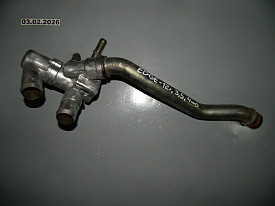 КОРПУС ТЕРМОСТАТА С ТРУБКОЙ 3.5 (AT4E-8A587-EA) FORD EDGE U387 2006-2014