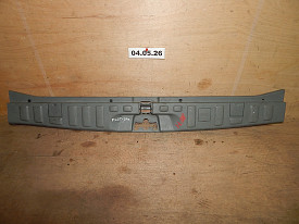 НАКЛАДКА ЗАМКА БАГАЖНИКА (84640-S9V) (ЦАРАПИНЫ) (СВЕТЛО-СЕРЫЙ) HONDA PILOT 1 YF1 2002-2008