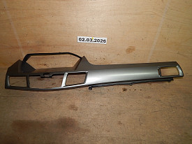 ДЕКОРАТИВНАЯ НАКЛАДКА ПЕРЕДНЕЙ ПАНЕЛИ С РАМКОЙ ДИСПЛЕЯ (ЦАРАПИНЫ) (ТЕМНО-СЕРЫЙ) HONDA ODYSSEY RL5 (USA) 2010-2017