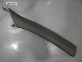 НАКЛАДКА ПЕРЕДНЕЙ ПРАВОЙ СТОЙКИ ВЕРХНЯЯ (85820-AB000) (ТЕМНО-СЕРЫЙ) HYUNDAI ELANTRA CN7 2020-2026
