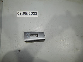 НАКЛАДКА ПУЛЬТА СТЕКЛОПОДЪЕМНИКА ЗАДНЯЯ ПРАВАЯ (СЕРАЯ) (ГЛЯНЕЦ) HYUNDAI SANTA FE 2 CM 2006-2012
