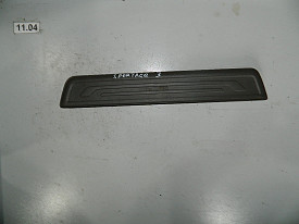 НАКЛАДКА НА ПОРОГ ВНУТРЕННЯЯ ПЕРЕДНЯЯ (СЕРАЯ) KIA SPORTAGE 3 SL 2010-2016