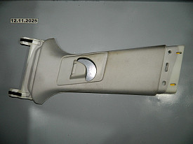 НАКЛАДКА СРЕДНЕЙ СТОЙКИ ВЕРХНЯЯ ЛЕВАЯ (СВЕТЛО СЕРЫЙ) (DK62-24397-A) LAND ROVER RANGE ROVER SPORT L494 2013-2022