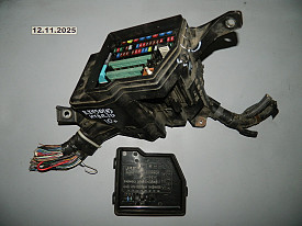 БЛОК ПРЕДОХРАНИТЕЛЕЙ ПОД КАПОТОМ (HYBRID 450H) (СЛОМАНЫ КРЕПЛЕНИЯ КРЫШКИ) LEXUS RX270-RX350-RX450H AL10 2009-2015