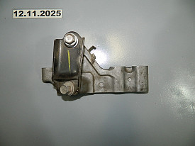 КРОНШТЕЙН ПРАВОЙ ВЕРХНЕЙ ПОДУШКИ 3.5 (12313-0P090) LEXUS RX270-RX350-RX450H AL10 2009-2015
