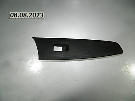 НАКЛАДКА ПУЛЬТА СТЕКЛОПОДЪЕМНИКА ЗАДНЯЯ ЛЕВАЯ (ЧЕРНЫЙ-ГЛЯНЕЦ) (EH44685L1) MAZDA CX-7 ER 2006-2012