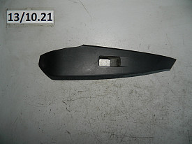 НАКЛАДКА ПУЛЬТА СТЕКЛОПОДЪЕМНИКА ЗАДНЯЯ ПРАВАЯ (ЧЕРНЫЙ) (GHP95281E) MAZDA 6 GJ 2012-2018