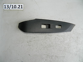 НАКЛАДКА ПУЛЬТА СТЕКЛОПОДЪЕМНИКА ПЕРЕДНЯЯ ПРАВАЯ (ЧЕРНЫЙ) (GJR94281E) MAZDA 6 GJ 2012-2018