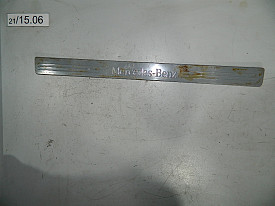 НАКЛАДКА ПОРОГА ПЕРЕДНЯЯ (R-L) (С ПОДПИСЬЮ) (A2046800135) MERCEDES-BENZ C300 W204 2007-2014