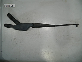 ЩЁТКОДЕРЖАТЕЛЬ ПЕРЕДНИЙ ПРАВЫЙ (ПОВОДОК) MERCEDES-BENZ C300 W204 2007-2011