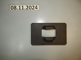 ЗАГЛУШКА ЗАМКА СИДЕНЬЯ ЗАДНЯЯ (КРОШКА) (88623-8J000) (ЧЕРНАЯ) NISSAN ALTIMA L31 2001-2006