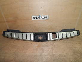 НАКЛАДКА ЗАМКА БАГАЖНИКА (84992-CA000) (ЦАРАПИНЫ) NISSAN MURANO Z50 2002-2007