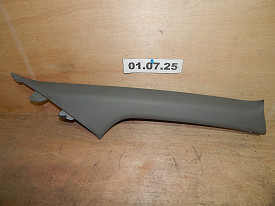 НАКЛАДКА ПЕРЕДНЕЙ СТОЙКИ ВЕРХНЯЯ ПРАВАЯ (СЕРЫЙ) (76911-CA000) (ЦАРАПИНЫ) NISSAN MURANO Z50 2002-2006