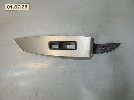 НАКЛАДКА ПУЛЬТА СТЕКЛОПОДЪЕМНИКА ПЕРЕДНЯЯ ПРАВАЯ (СЕРЕБРИСТЫЙ-ЧЕРНЫЙ) NISSAN MURANO Z50 2002-2007