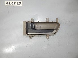 РУЧКА ДВЕРИ ВНУТРЕННЯЯ ЛЕВАЯ (F-R) (КОРИЧНЕВЫЙ-СЕРЕБРО) (ПОТЕРТОСТИ) NISSAN MURANO Z50 2002-2007