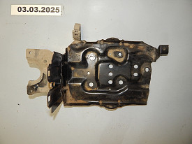 ПЛОЩАДКА ПОД АККУМУЛЯТОР (МЕТАЛЛ) NISSAN X-TRAIL T30 2001-2007