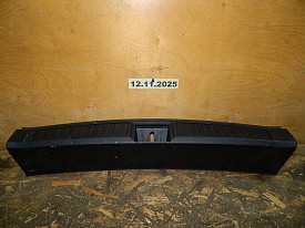 НАКЛАДКА ПРОЕМА БАГАЖНИКА (ЦЕНТРАЛЬНАЯ) (1010824-00-C) (ЧЕРНАЯ) TESLA MODEL S 5YJS 2012-Н.В