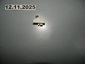 КРЕПЛЕНИЕ КОЗЫРЕКА СОЛНЦЕЗАЩИТНОГО (R-L) (БЕЖИВЫЙ) TESLA MODEL S 5YJS 2012-Н.В