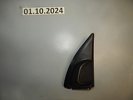 УГОЛОК ДВЕРИ ВНУТРЕННИЙ ПЕРЕДНИЙ ПРАВЫЙ (ПОД ДИНАМИК) (67491-AA030) TOYOTA CAMRY XV20-25 1996-2001