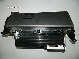 БАРДАЧОК ПЕРЕДНЕЙ ПАНЕЛИ ПРАВЫЙ (55303-06410) (ЧЕРНЫЙ) TOYOTA CAMRY XV70-75 2017-2023