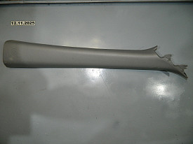 НАКЛАДКА ПЕРЕДНЕЙ СТОЙКИ ВЕРХНЯЯ ПРАВАЯ (62220-06300) (СЕРЫЙ) TOYOTA CAMRY XV70-75 2017-2023