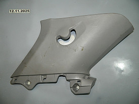 НАКЛАДКА ЗАДНЕЙ СТОЙКИ БАГАЖНИКА ЛЕВАЯ ВЕРХНЯЯ (ПОЦАРАПАННАЯ) (62480-0E130) (СЕРАЯ) TOYOTA HIGHLANDER XU50 2013-2020