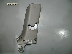 НАКЛАДКА ЗАДНЕЙ СТОЙКИ ЛЕВАЯ ВЕРХНЯЯ (ПОЦАРАПАННАЯ) (62560-0E010) (СЕРАЯ) TOYOTA HIGHLANDER XU50 2013-2020