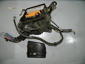 БЛОК ПРЕДОХРАНИТЕЛЕЙ ПОД КАПОТОМ 3.5 TOYOTA HIGHLANDER XU50 2013-2020