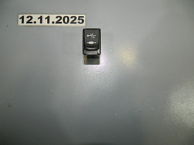 USB AUX (86190-0E070) TOYOTA HIGHLANDER XU50 2013-2020