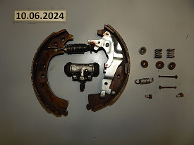 КОМПЛЕКТ ЗАДНИХ ТОМРОЗНЫХ КОЛОДОК ЛЕВЫЕ (БАРАБАН) TOYOTA RAV 4 XA10 1994-2000