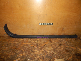 НАКЛАДКА ПОРОГА ДВЕРИ ПРАВАЯ (67913-06020) (ЧЕРНАЯ) TOYOTA SOLARA XV20 1998-2003
