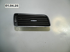 ДЕФЛЕКТОР ПЕРЕДНЕЙ ПАНЕЛИ ПРАВЫЙ (USA) (561819704) (ЧЕРНЫЙ) VOLKSWAGEN PASSAT B7 NMS 2010-2018