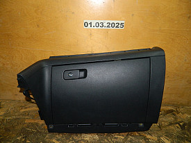 БАРДАЧОК ПЕРЕДНЕЙ ПАНЕЛИ ПАССАЖИРСКИЙ (USA) (ЧЕРНЫЙ) (561857097L) VOLKSWAGEN PASSAT B7 NMS 2010-2018
