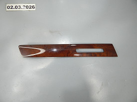 ДЕКОРАТИВНАЯ НАКЛАДКА ПЕРЕДНЕЙ ЛЕВОЙ ДВЕРИ (КРЕПЛЕНИЯ КНОПОК СЛОМАНЫ) (СВЕТЛОЕ ДЕРЕВО) VOLKSWAGEN TOUAREG NF-FL 2010-2018