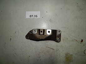 КРОНШТЕЙН АКПП (1KO 199 117) PASSAT B6 2005-2010
