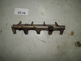 РЕЙКА ТОПЛИВНАЯ (РАМПА) (С КЛАПАНОМ) 2.0 (06F133 317) VOLKSWAGEN PASSAT B6 2005-2010