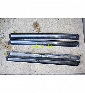 НАКЛАДКА ПОРОГА ПРОЁМА ПЕРЕДНЕЙ ПРАВОЙ ДВЕРИ LEXUS GS 300