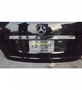 НАКЛАДКА ДВЕРИ БАГАЖНИКА MERCEDES-BENZ ML350 W164 2005-2011